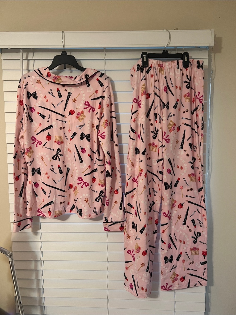 kate spade Pink Cosmetic Print Two-Piece Pajama Set with Black Trim Size S - Picture 3 of 3